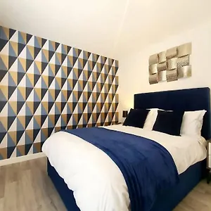  Apartment Modern 1 Bedroom Apartment, Close To The With Parking