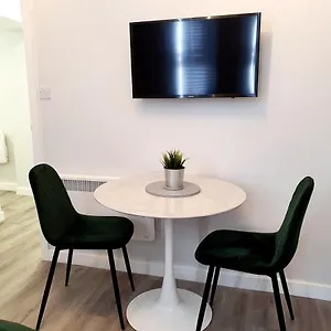  Apartment Modern Town Centre Studio Close To