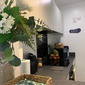  Apartment Nr Town Train Coach Shops Lovely Entire Allows Quiet Good Dogs